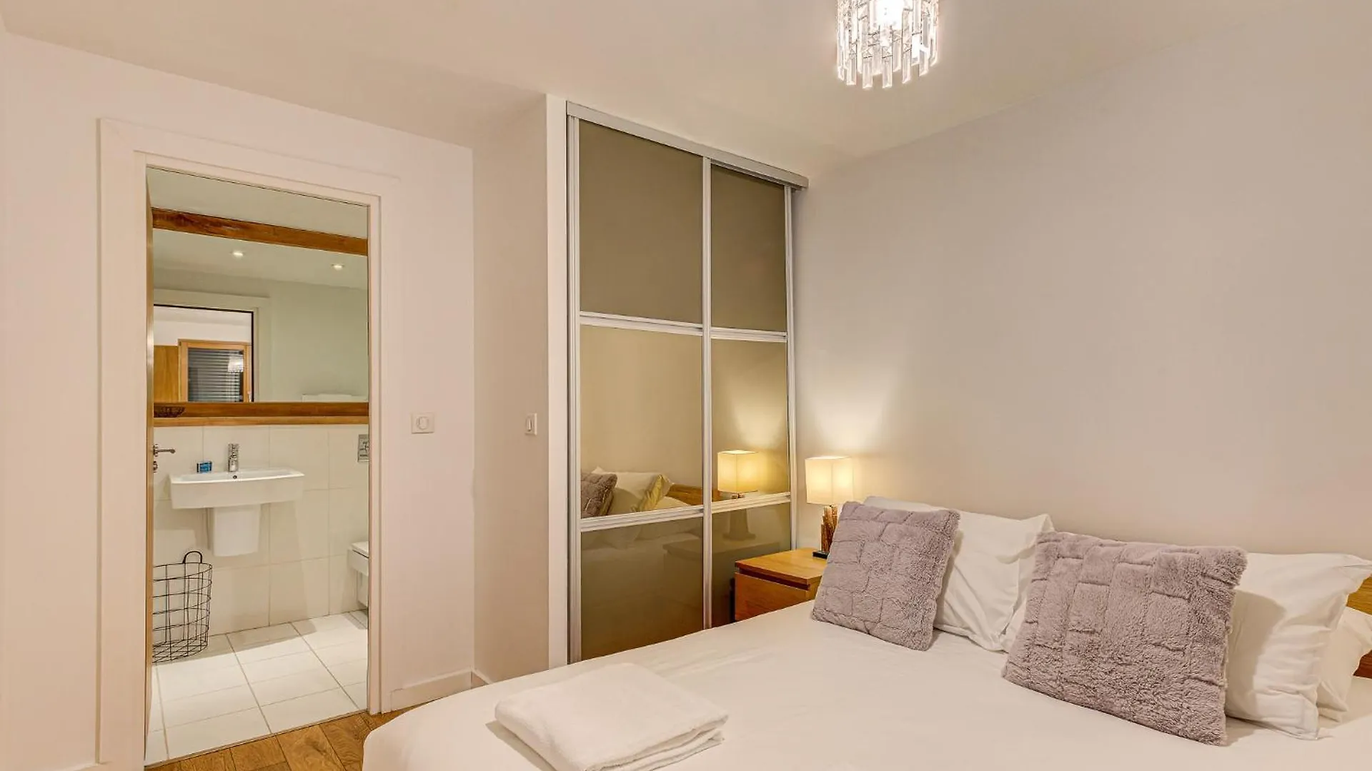 Apartment Biolay - Alpes Travel - Central Chamonix - Sleeps 6